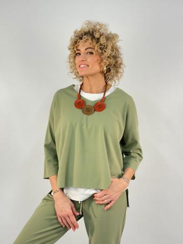 camiseta y collar ego egoitalia venta de ropa al por mayor mayoristas ropa de mujer españa francia portugal ropa femenina